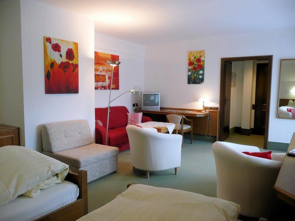 Landhotel Untere Kapfenhardter Muehle Unterreichenbach Dış mekan fotoğraf
